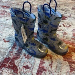 Outee kids rain boots, size 2